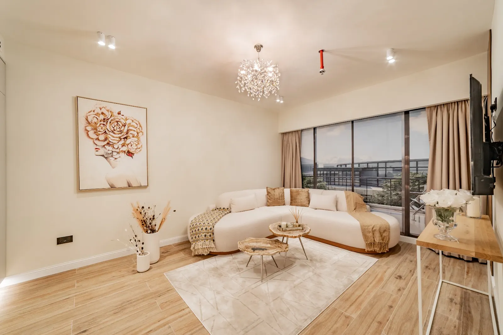Lucky Royale Residence — image 7