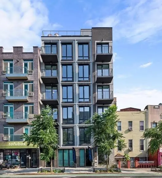 630 Grand — image 2