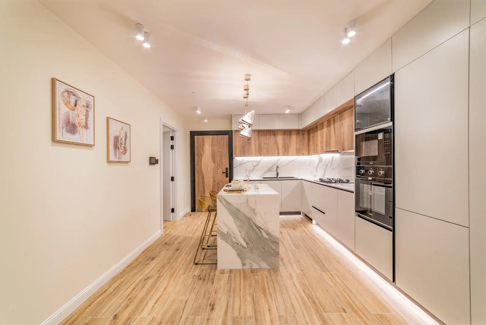 Lucky Royale Residence — image 10