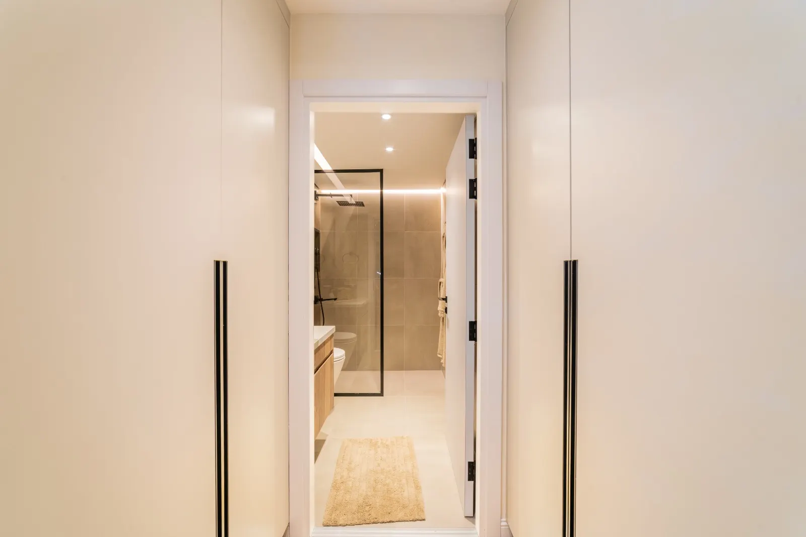 Lucky Royale Residence — image 4